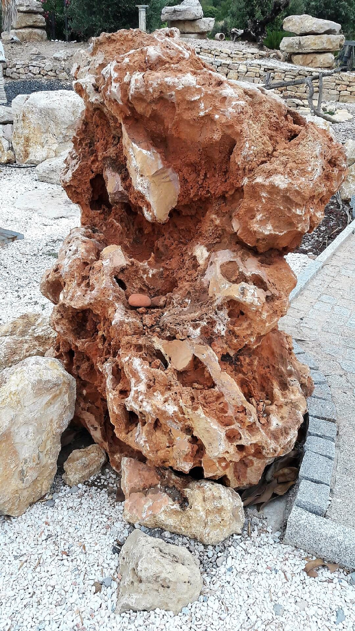 Rocher décoratif pour aménagement extérieur